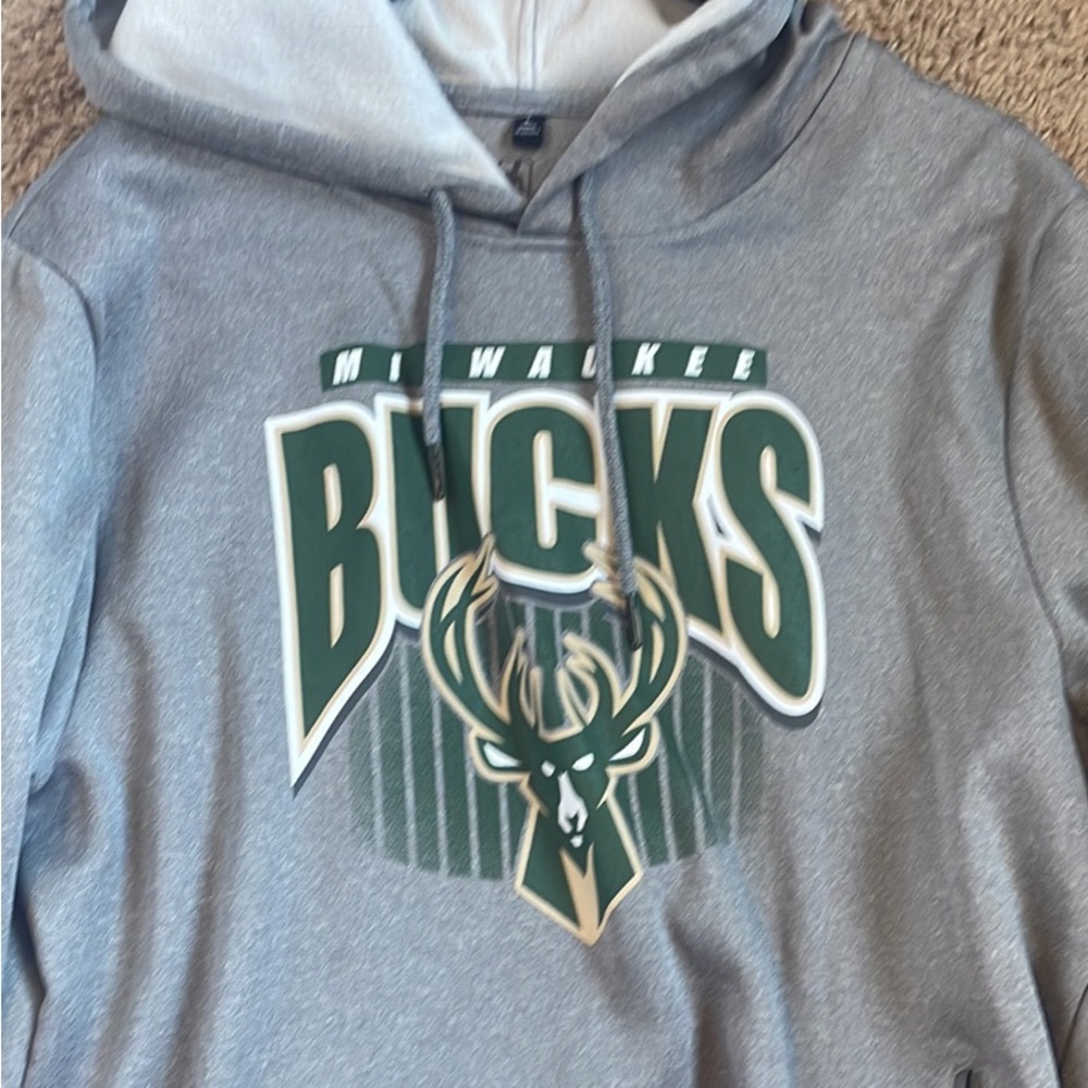 Milwaukee Bucks Pullover Hoodie
